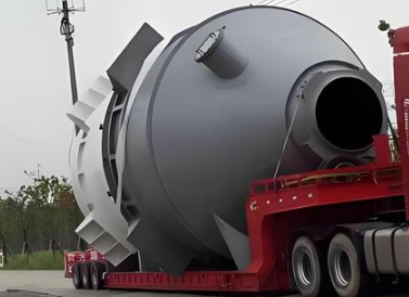 大型鍋爐運輸使用手拉葫蘆與吊裝帶捆綁固定